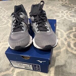 NWOT Mizuno Wave Inspire 16 Size 8 Running ShoesGrey Purple